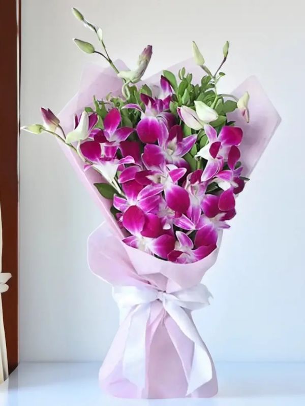 Kelkit Çiçekçi - Vazoda 12 Kırmızı Gül